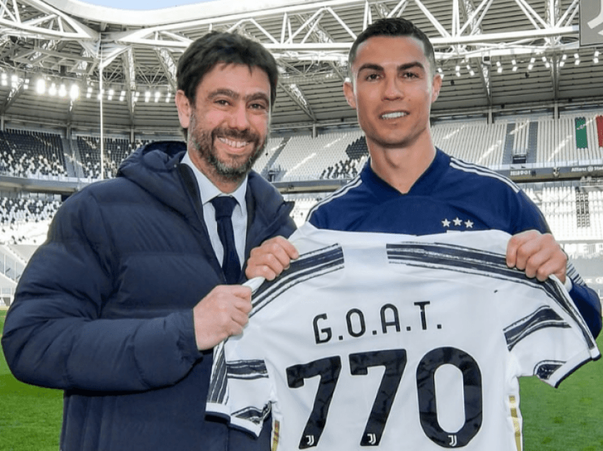 Ronaldon pranon fanellën e ‘GOAT’ nga presidenti i Juventusit