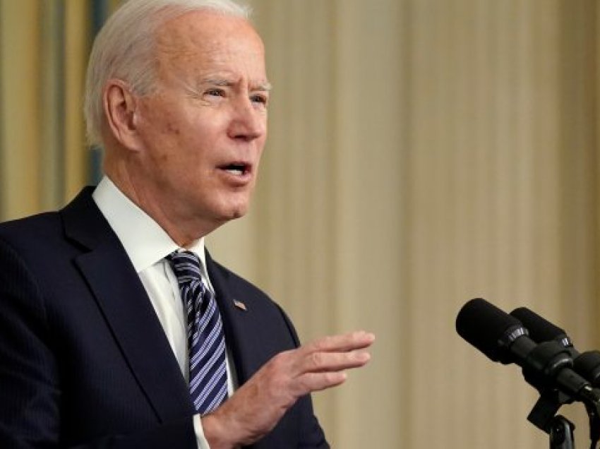 Biden shton dëbimet e migrantëve, thellohet kriza në kufi