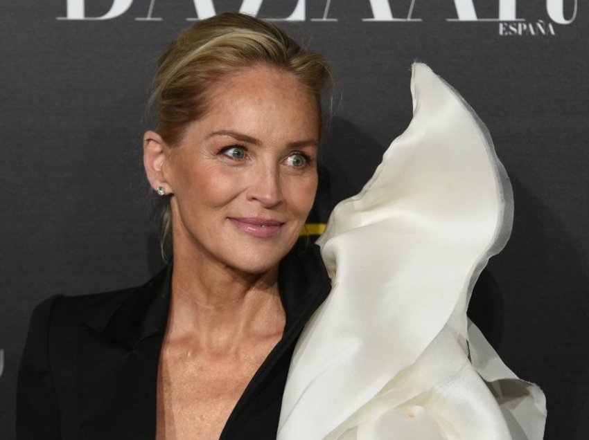 Sharon Stone kujton kohën kur iu kërkua të kryente marrëdhënie me kolegun e saj