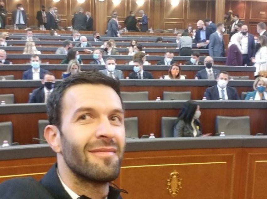 Deputeti i VV në minutën e fundit kërkon që të ndryshohet salla e Kuvendit