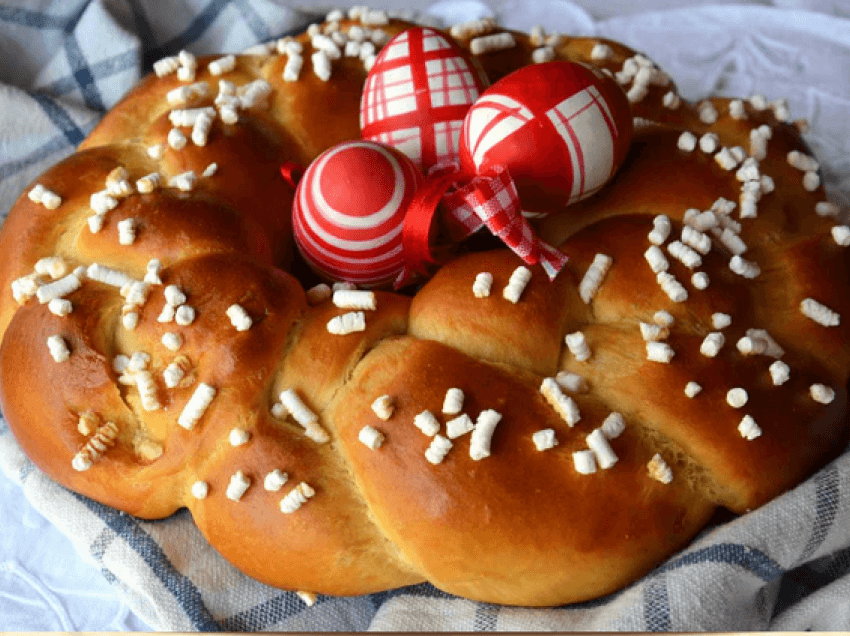 Një nga recetat më të thjeshta të bukës së Pashkës