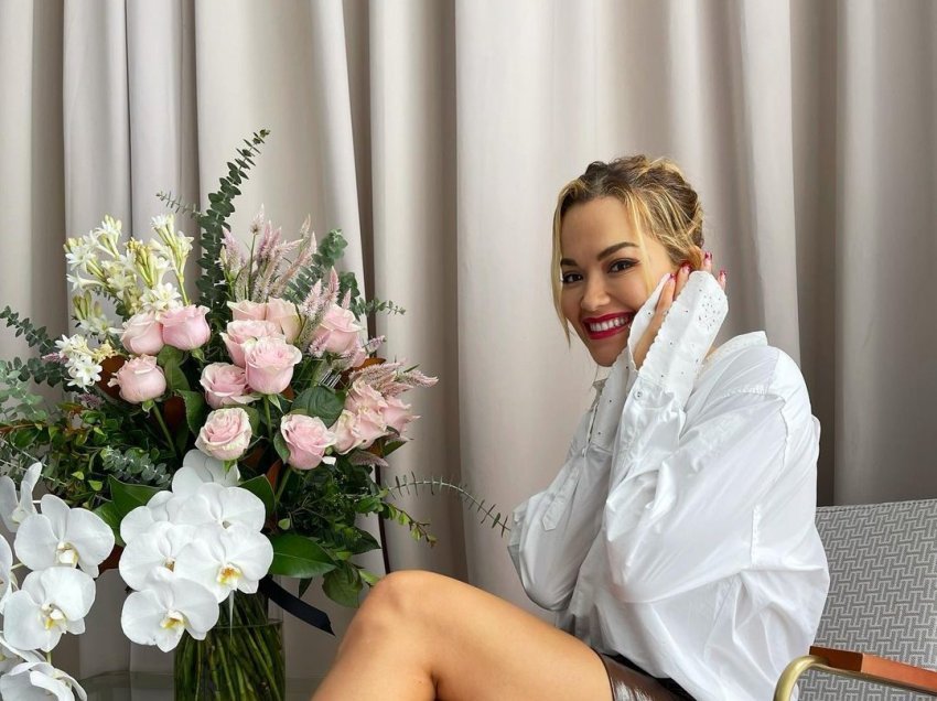 Rita Ora tregon dy arsyet për të cilat po feston sot