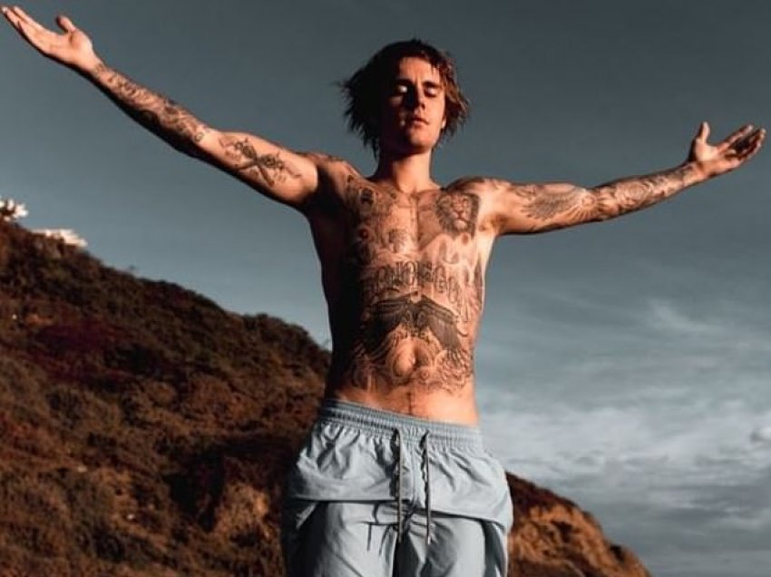 Justin Bieber thotë se nuk do të bëjë asnjëherë tatuazh në duart e tij tregon edhe arsyen pse