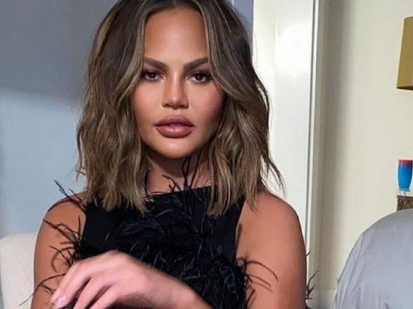 Chrissy Teigen largohet nga Twitter pasi i pengonte negativiteti që ndikonte tek ajo