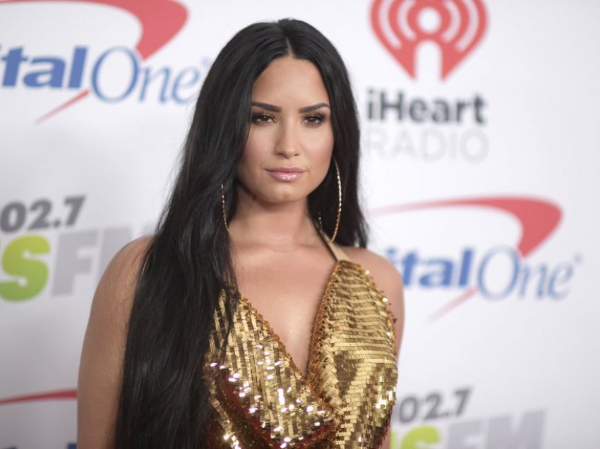 Demi Lovato: Tërë jetën jam përballur me mendime për vetëvrasje