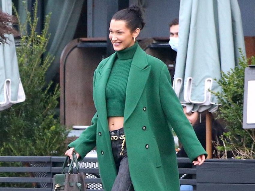 Bella Hadid shkëlqen në New York me veshjen elegante