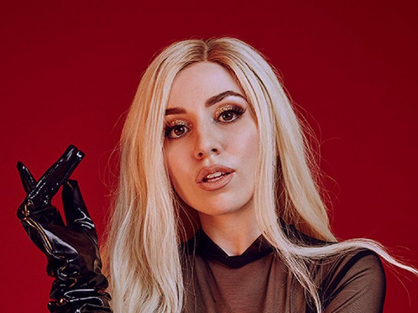 Ava Max pozon me bikini nga pushimet në Miami