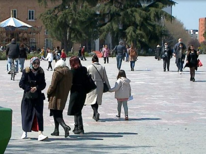 Nesër vaksinimi masiv/ Në sheshin “Skënderbej” do vendosen sot çadrat