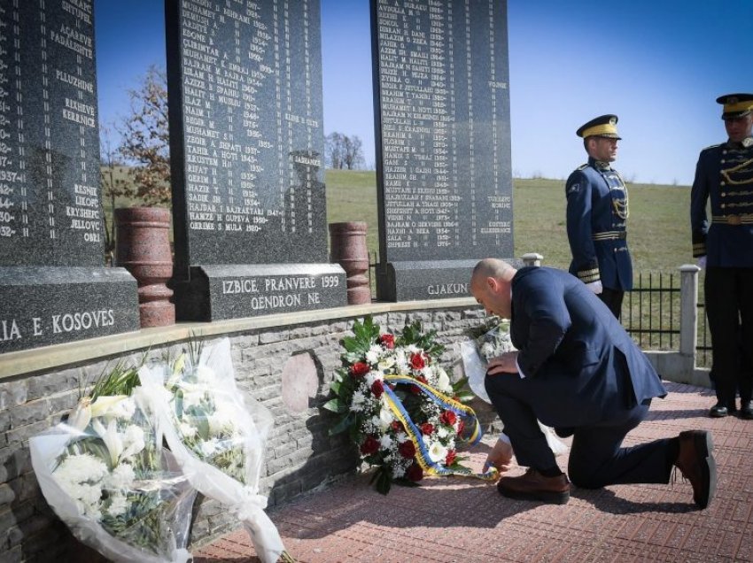 Haradinaj kujton të rënët e Izbicës, të cilët u masakruan mizorisht 22 vite më parë