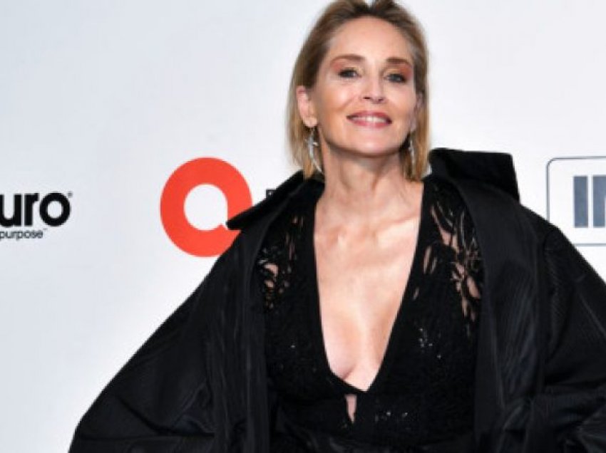 Sharon Stone rrëfen një tjetër histori interesante: Kirurgu më zmadhoi gjoksin pa dijeninë time