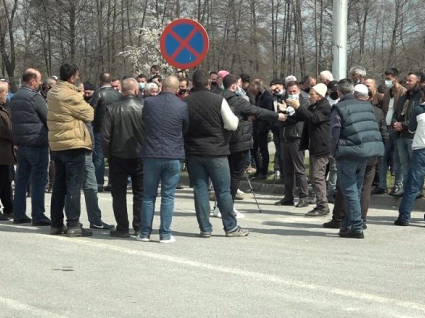 Bujqit e Pollogut në protesta për shkak të vonesave të subvencioneve