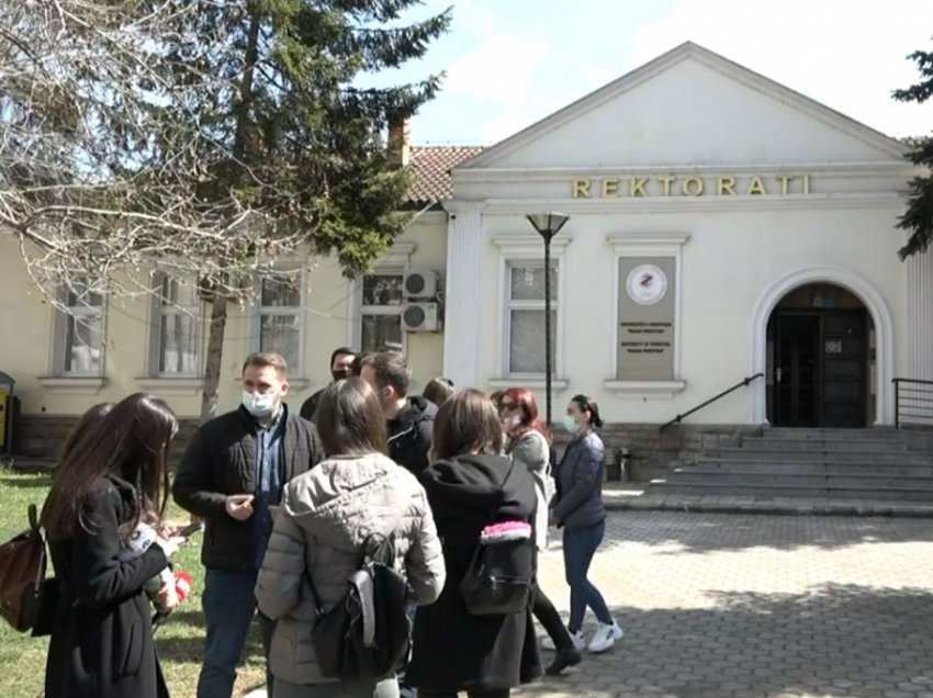 Protestojnë studentët e doktoratës, kërkojnë t’u plotësohen kërkesat