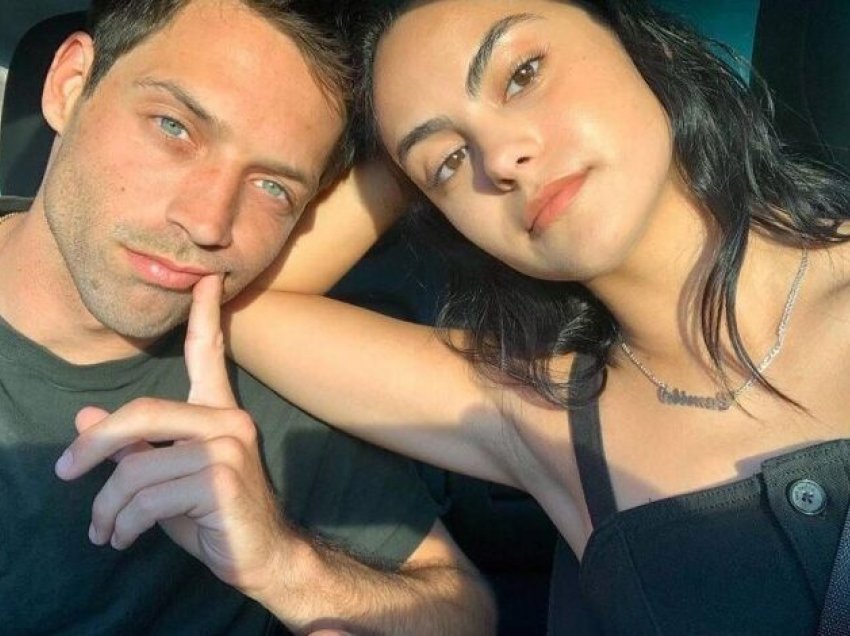 Camila Mendes i jep fund lidhjes me Grayson Vaughan