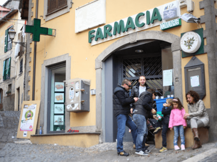 Italia miraton vaksinimet e koronavirusit edhe në farmaci