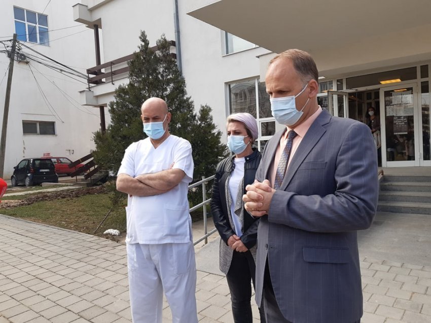 Pas fillimit të vaksinimit në Klinikën Infektive, flet Drejtori i ShSKUK-së