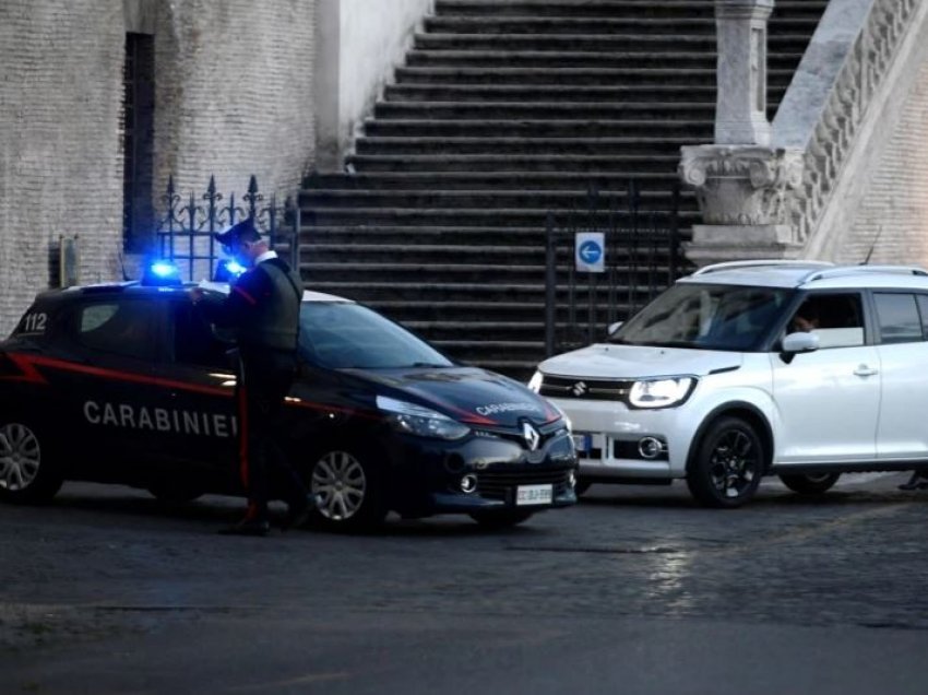 Italia dëbon dy zyrtarë rusë