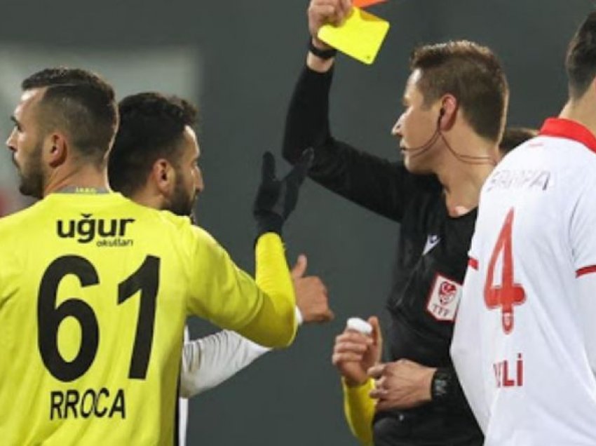 Ngatërroi shqiptarët, pezullohet arbitri turk