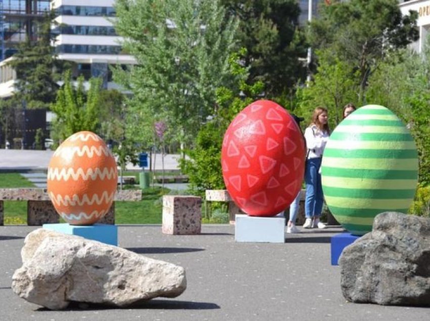 Pashkët Ortodokse/ Rama nxjerr foton nga zbukurimet: Edhe më e bukur Tirana