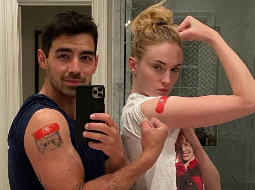  Joe Jonas dhe Sophie Turner urojnë njëri-tjetrin në përvjetorin e martesës