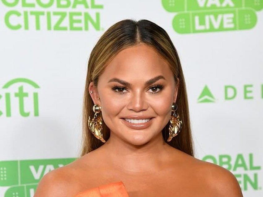 Chrissy Teigen vesh fustanin e stilistit shqiptar për eventin e madh