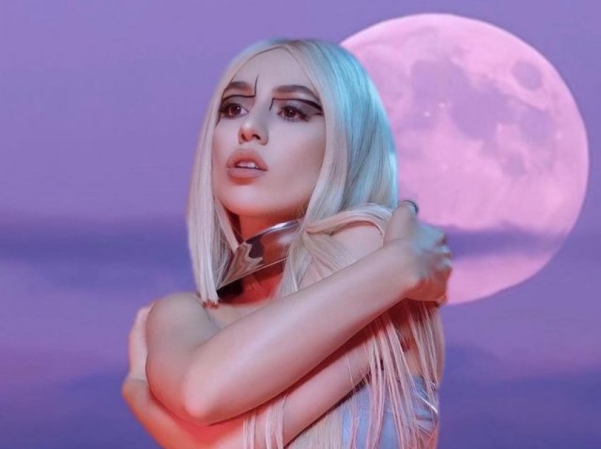 Ava Max flet për Beben, Duan dhe Ritën: Janë si motrat e mia në muzikë