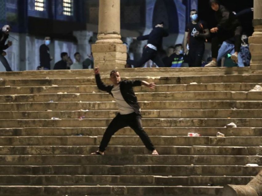 53 të plagosur nga përplasjet mes palestinezëve dhe policisë izraelite në xhaminë Al-Aqsa