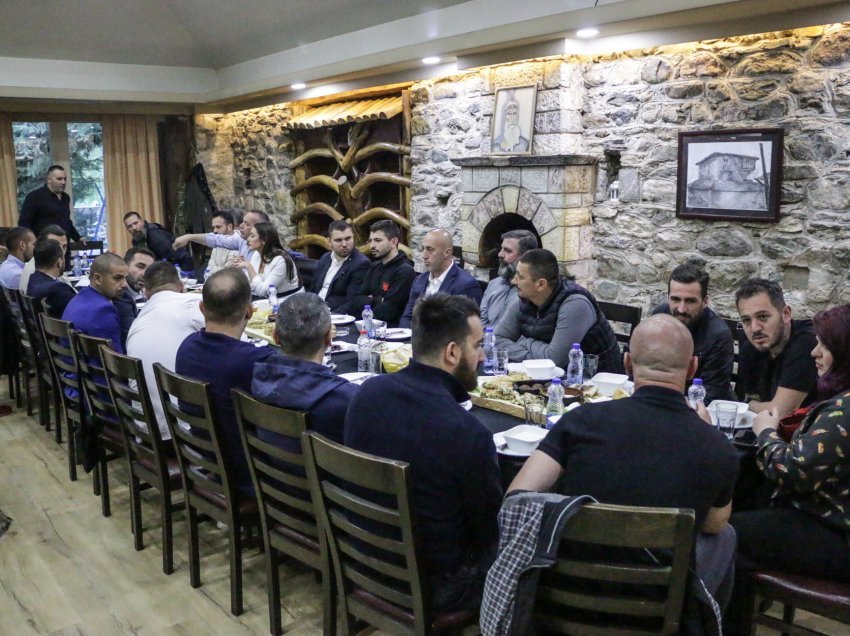 Haradinaj në iftar me gastronomët: Mbështesim kërkesat legjitime të tyre