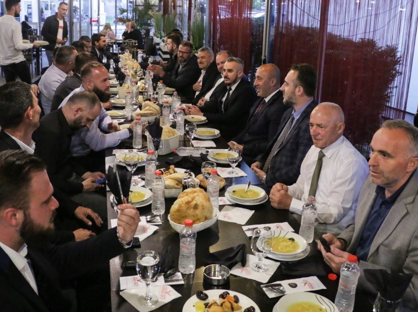 Haradinaj në iftar me Këshillin e Bashkësisë Islame në Deçan