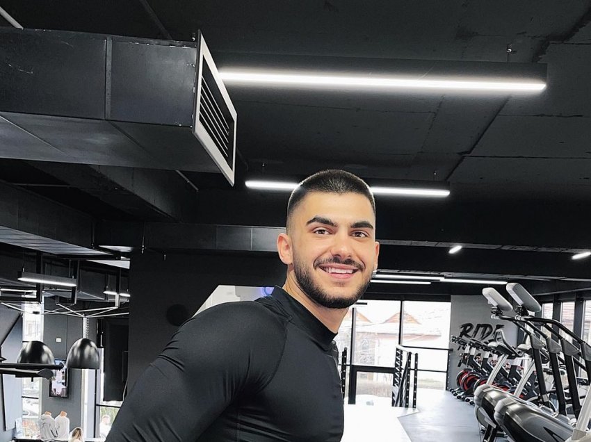 Butrint Imeri sjell pamje nga palestra duke formësuar fizikun e tij