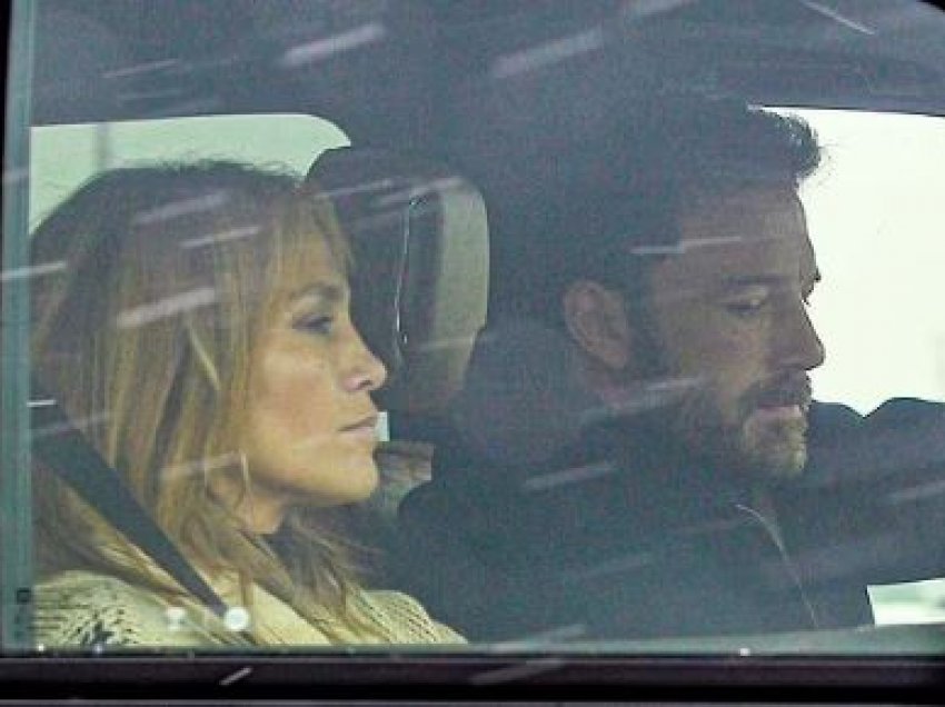 17 vite pas ndarjes, Jennifer Lopez dhe Ben Affleck i rikthehen njëri-tjetrin