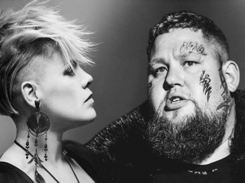 Performanca e Pink me Rag’n’Bone Man, shikuesit Brits e cilësojnë si shumë prekëse