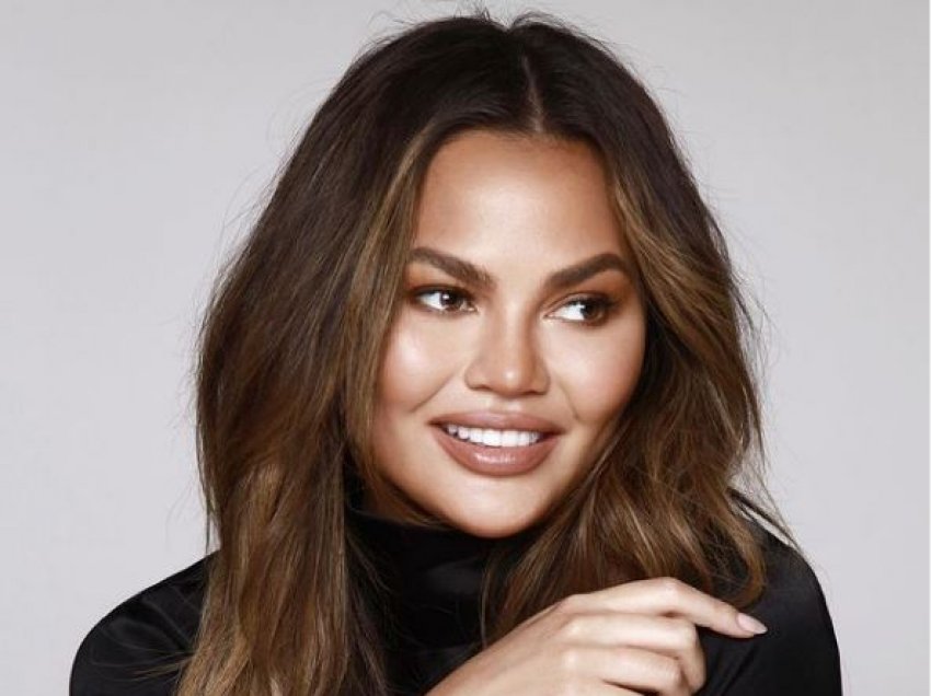 “Më shkruante mesazhe të vrisja veten”- Modelja ngre akuza të rënda ndaj Chrissy Teigen