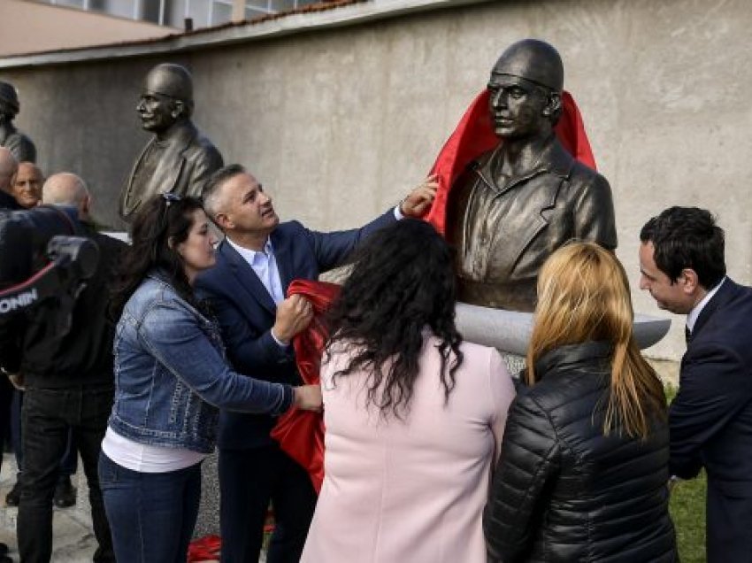 Albin Kurti dhe Bekim Jashari zbulojnë bustet e Tahir e Nebih Mehës