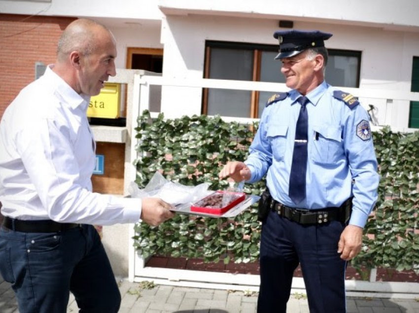 ​Haradinaj e nis mëngjesin e Bajramit në nderim të policëve