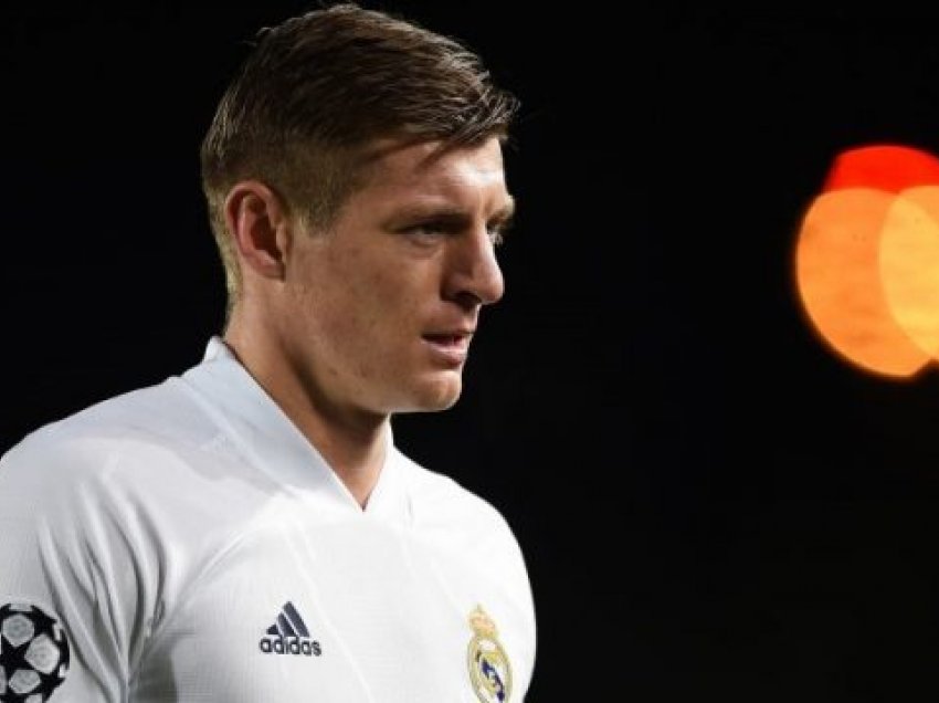 Izolohet Toni Kroos