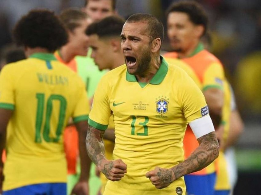 Festoi 38-vjetorin pak ditë më parë, Dani Alves merr dhuratën e madhe