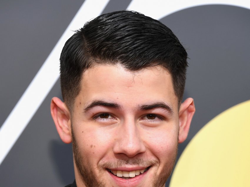 Nick Jonas lëndohet gjatë xhirimeve për shfaqjen e tij, aktori dërgohet me urgjencë në spital