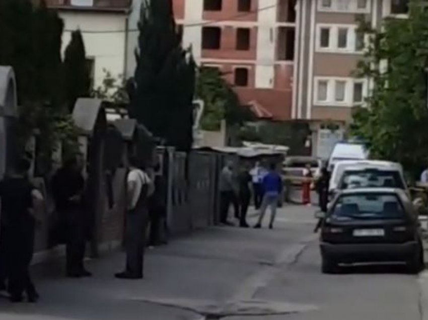 Policia jep detaje për vrasjen në Pejë, dorasi ende në arrati