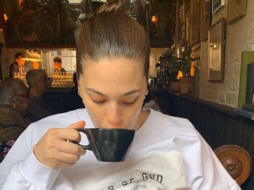 Ashley Graham thotë se rënia e flokëve pas shtatzënisë ishte 'më traumatike' se vetë lindja