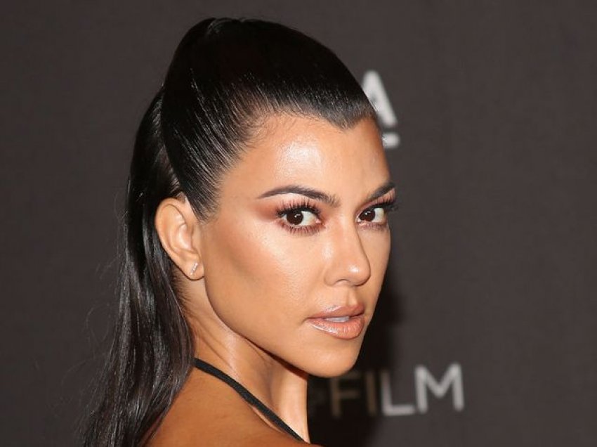 Kourtney Kardashian fillon të shoqërohet me fëmijët e të dashurit të saj