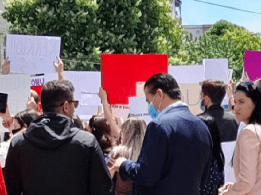 Agim Bahtiri u largua nga protesta në Mitrovicë, veç pse nuk e lanë në radhë të parë