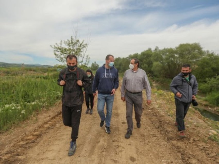 Nis aktiviteti për pastrimin e lumit në Kamenicë