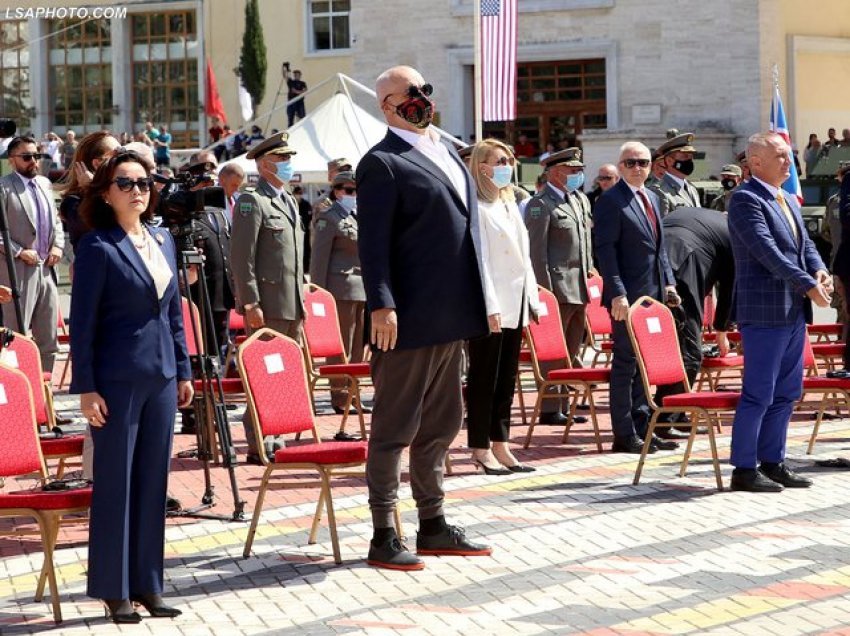  Çfarë nuk u pa nga ceremonia/ Rama dhe Kim spostojnë Metën, kryeministri guxon me veshjen 