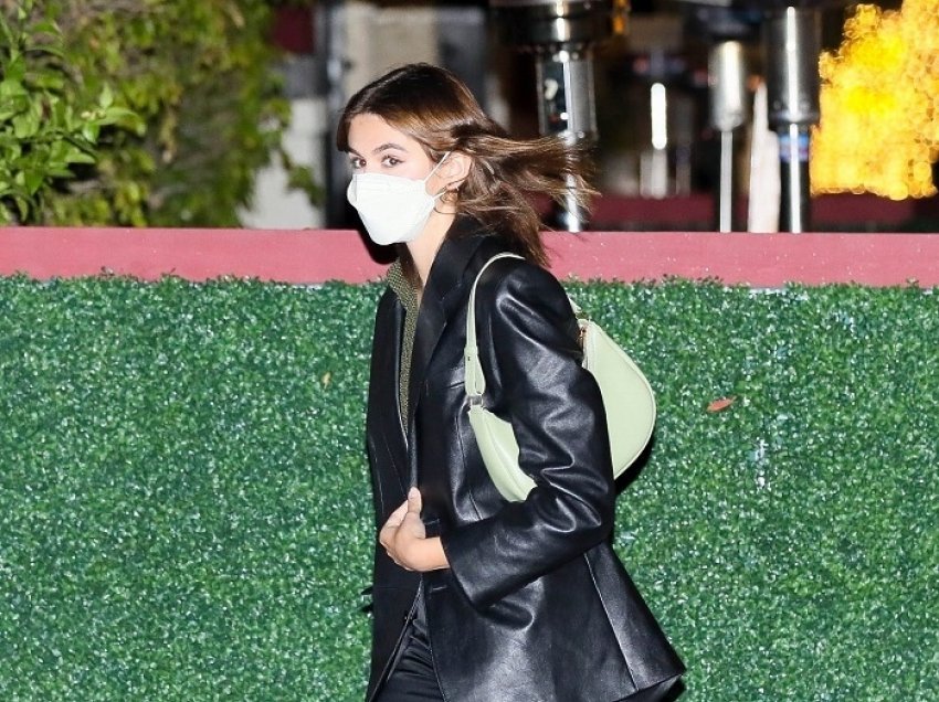 Kaia Gerber po e merr pjesën e saj të preferuar të vjeshtës në verë