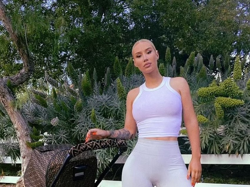 Iggy Azalea zbulon linjat me fustanin e ngushtë