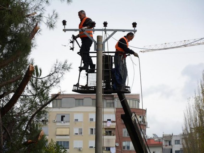 Punimet në rrjet, disa zona në Tiranë do të mbesin 7 orë pa drita nesër