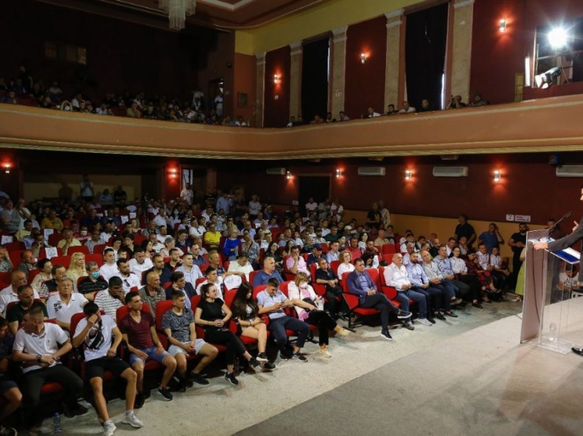 Basha në Vlorë: Kush mendon se demokratët do të dorëzohen dhe pranojnë masakrën, e ka gabim!