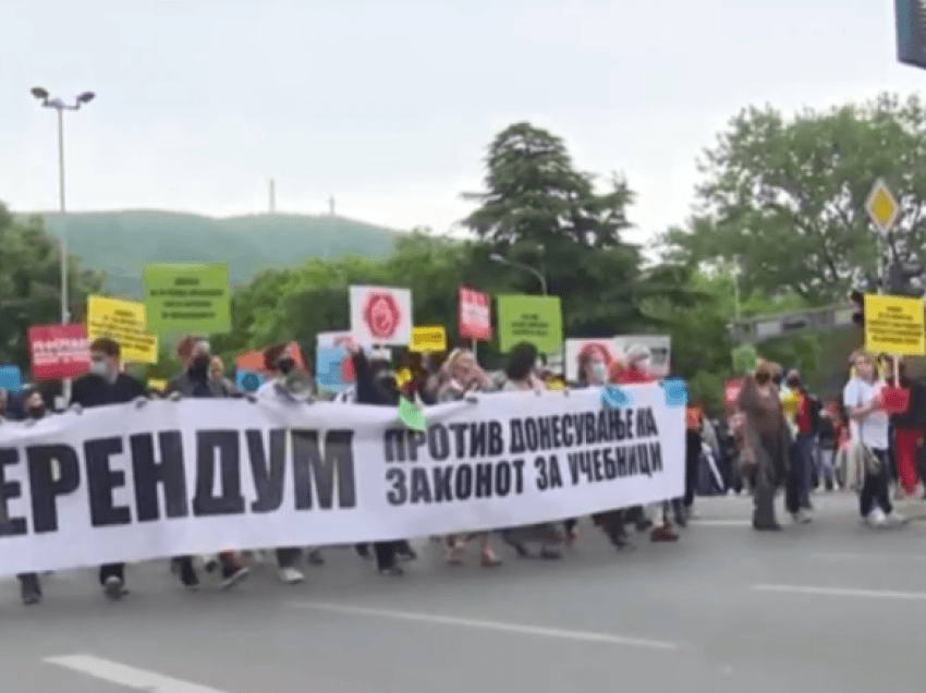 Referendum për librat dixhital në Maqedoni, Komisioni kuvendar e pranon nismën