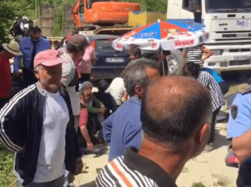 Banorët e Lumasit në ditën e tyre të 10-të të protestës për mbrojtjen e Sineci