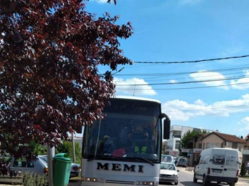 Autobusi që shëtisnin nxënësit ishte pa regjistrim, shoferi s’kishte as patent! 